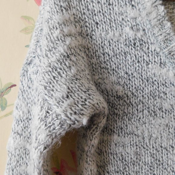 🦅  American Eagle Sparkle Silver V-Neck Sweater 🌳🍃 - Picture 4 of 13